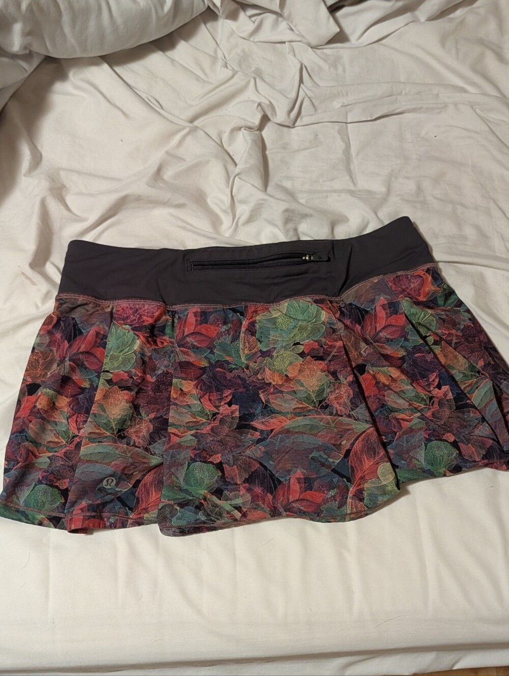 Lululemon Pace Rival Mid-Rise Skirt in the Vivid Floral Tone Multi print Size 8